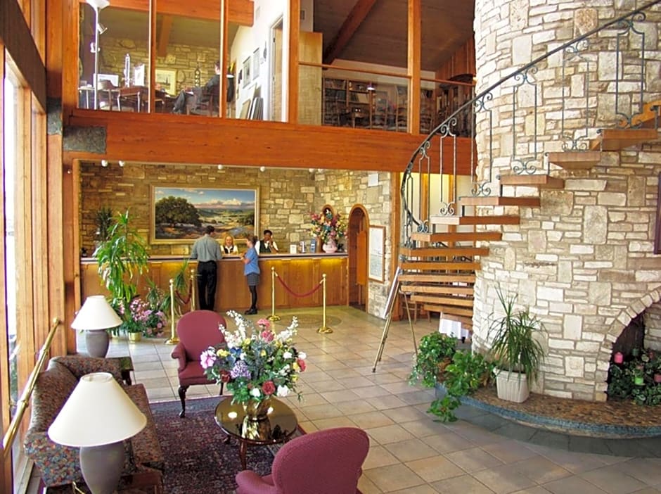 Inn Of The Hills Hotel And Conference Center