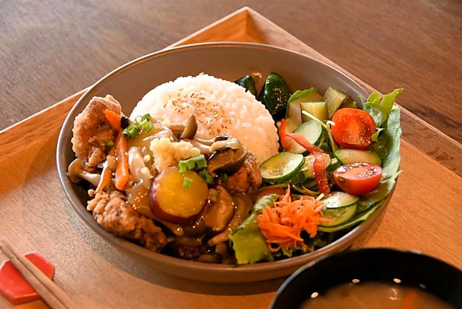 Hostel & Tatami Bar Uchikobare -内子晴れ-