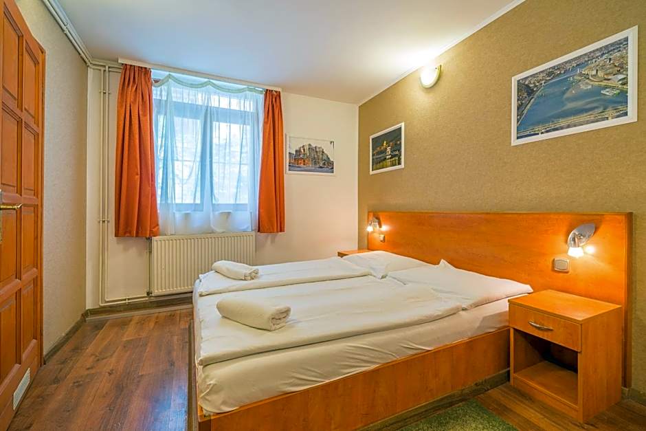 Easy Star Hotel