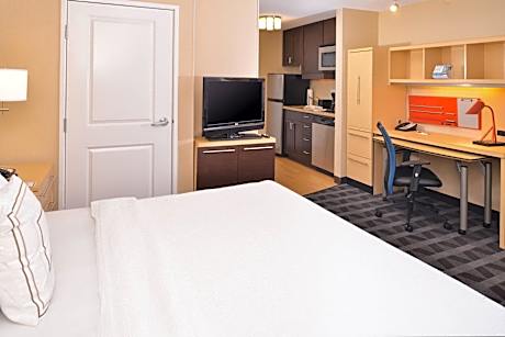 Studio, 1 King Bed (Mobility/Hearing Accessible, Tub)