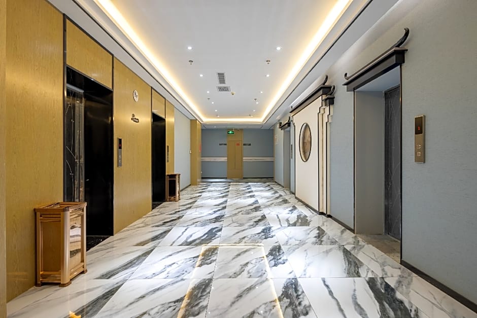 Rezen Hotel Urumqi High-speed Railway Station