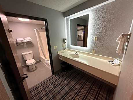 Queen Room with Two Queen Beds - Non-Smoking