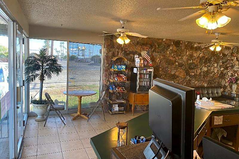 Desert Grove Inn and Suites