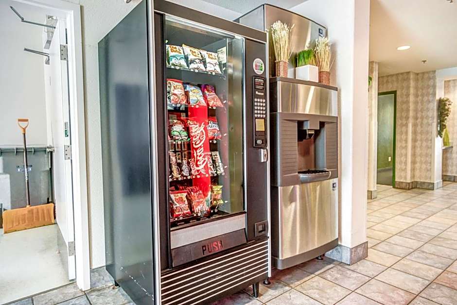 Motel 6-Red Deer, AB