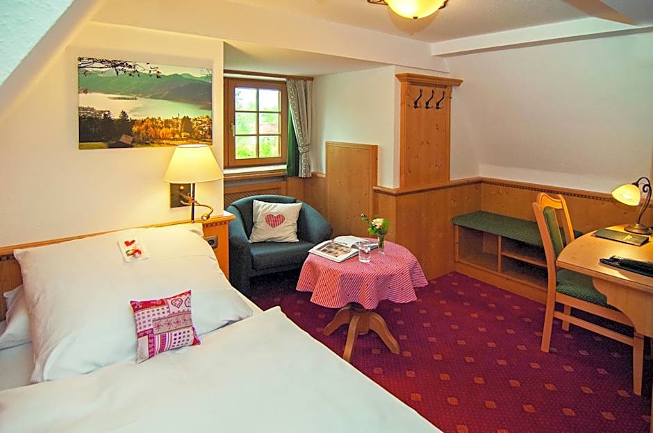 Hotel Alpenhof - ruhige Wohlfühloase zwischen München, dem Fünf-Seenland und den Bergen, in S-Bahnnähe