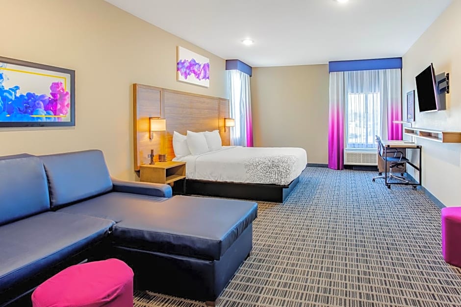 La Quinta Inn & Suites by Wyndham San Antonio Alamo City