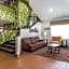 The Douillet by Demeure Hotels