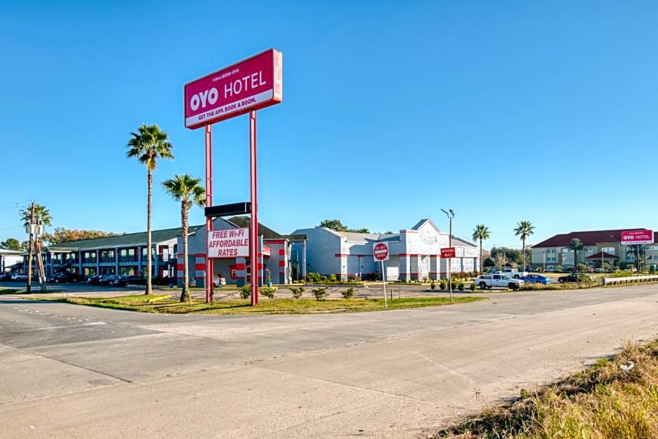 OYO Hotel Rosenberg TX I-69