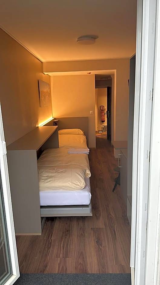 Hotel Pickwick and Pub "the room with a view"