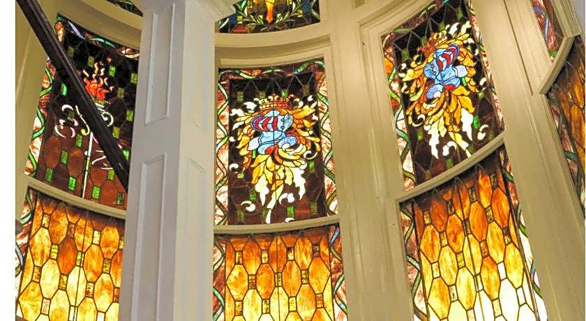 Hassinger Daniels Mansion Bed and Breakfast