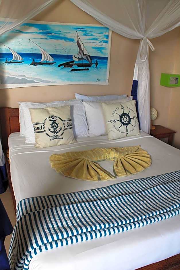 Driftwood Beach Lodge