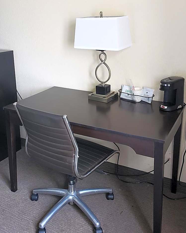 Super 8 by Wyndham La Crosse