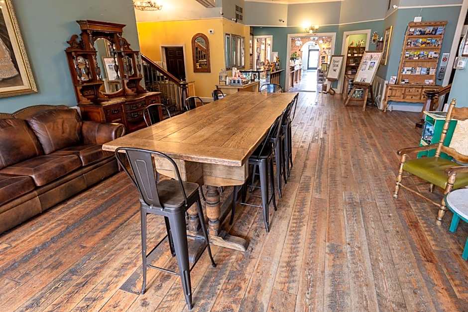 Historic Plaza Hotel