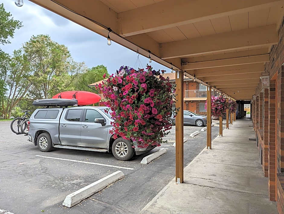 GuestHouse Inn & Suites St. Anthony Henry Fork's Inn