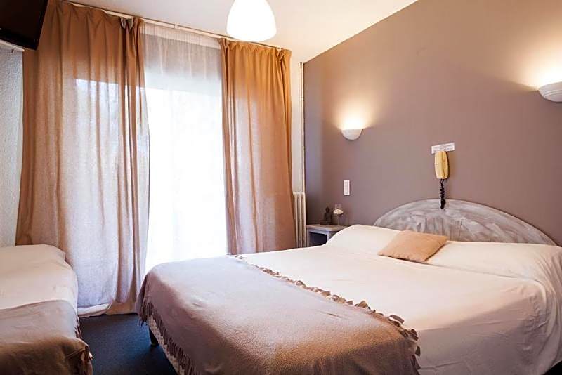 Logis Hotel le Petit Manoir Rest. la Tonnelle