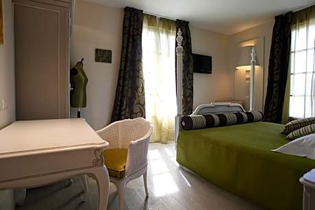 Superior Double Room with Balcony and Lake View