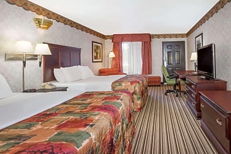 2 Double Beds Pet-Friendly Non-Smoking