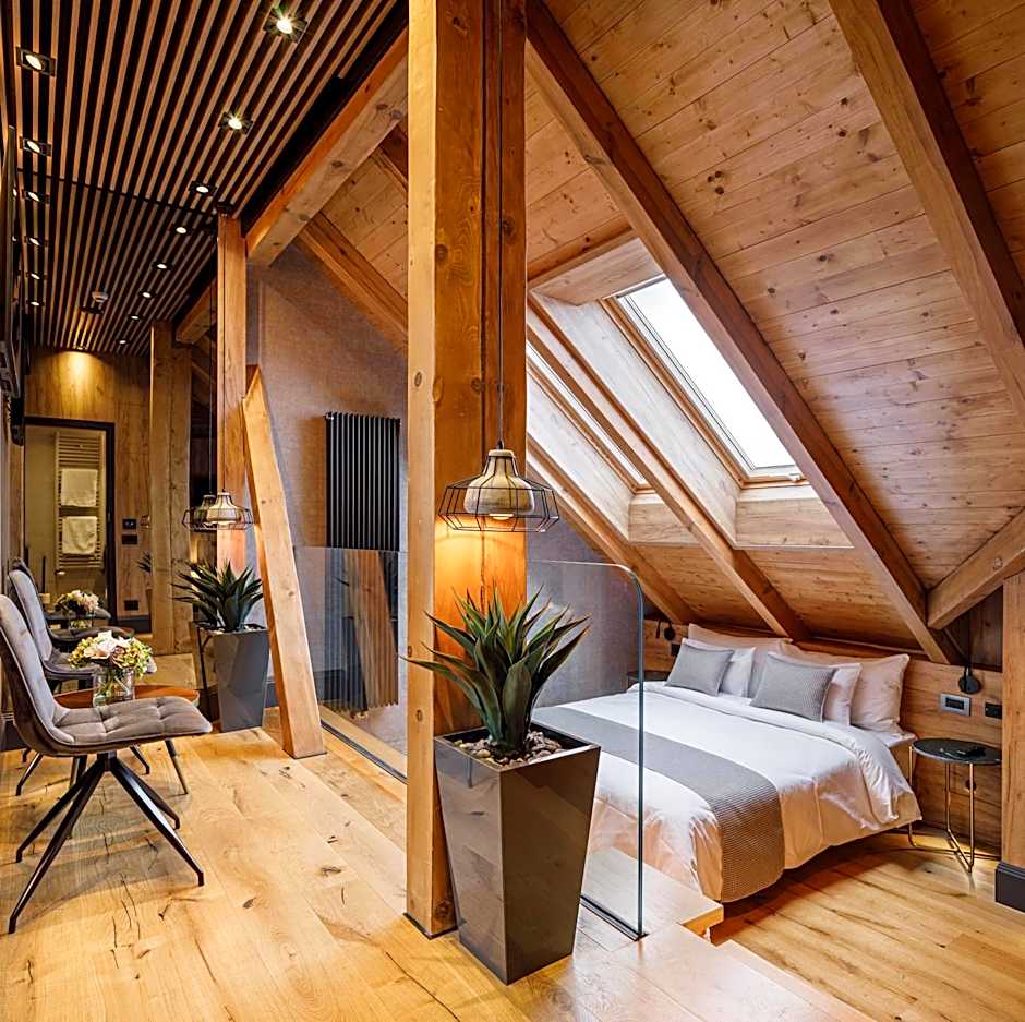 SCHUSTER Boarding House