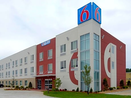 Motel 6-Tulsa, OK