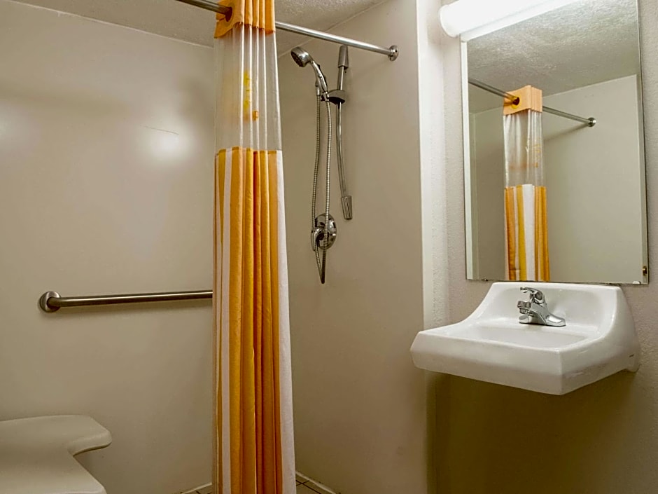 La Quinta Inn by Wyndham New Orleans Veterans / Metairie