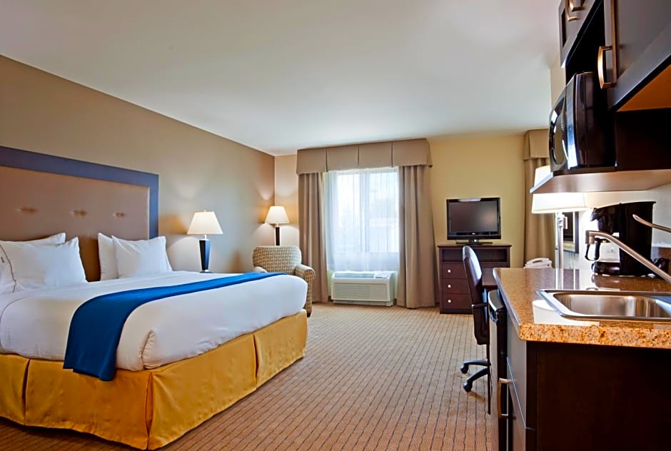 Holiday Inn Express & Suites Verona By IHG