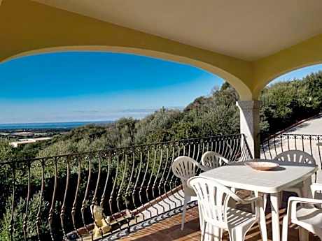 The Fantastic Residenza Badus 2-bedroom apartment sleeps 6child With Sea View