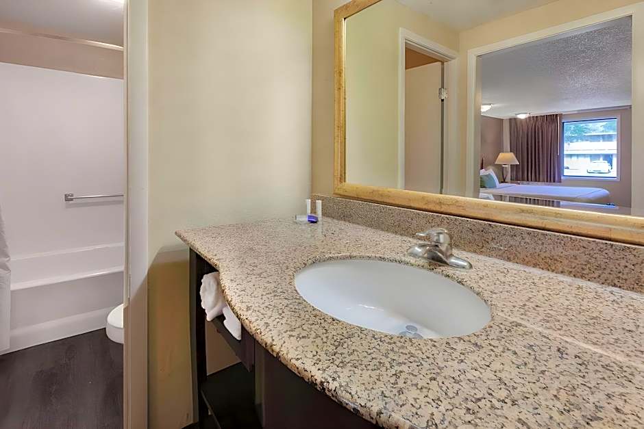Travelodge by Wyndham Holland/Toledo – Holland, OH