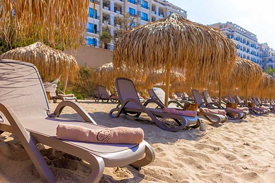 Onyx Beach Residence - Free Beach Access & Parking