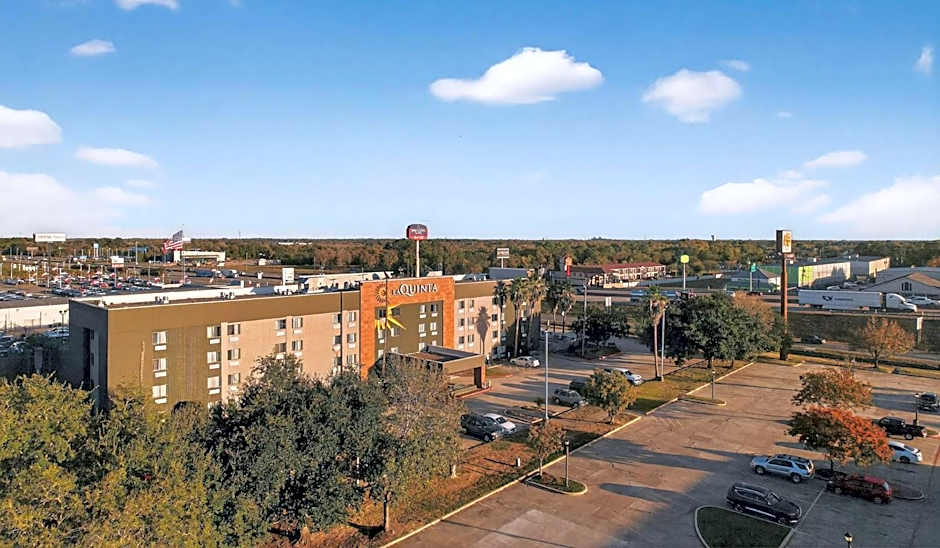 La Quinta Inn & Suites by Wyndham Houston Baytown East