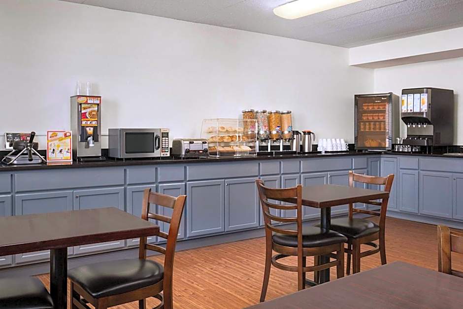 Travelodge by Wyndham Edmonton West