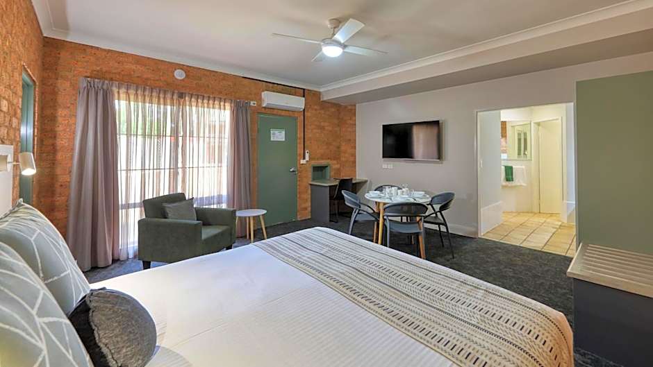 Hamilton Henry Parkes Motor Inn