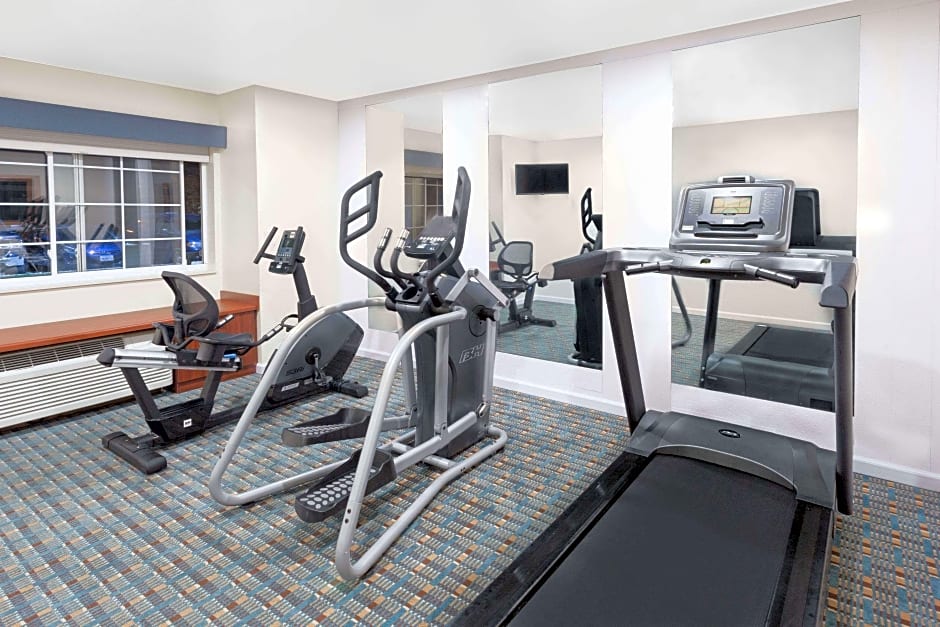 Microtel Inn & Suites by Wyndham Green Bay – Green Bay, WI