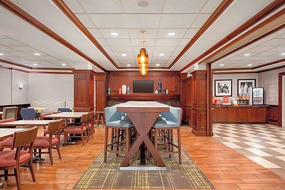 Hampton Inn By Hilton Long Island - Brookhaven