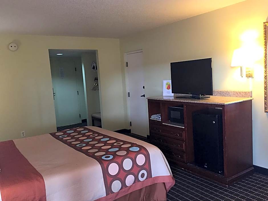 Super 8 by Wyndham Dandridge