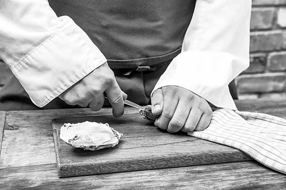 The Pickwick Inn & Oliver's Restaurant