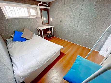 'Ulaanbaatar' capsule room