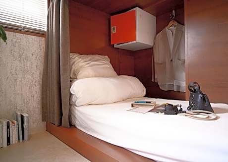 10-Bed Mixed Dormitory Room with Shared Bathroom - Non-Smoking