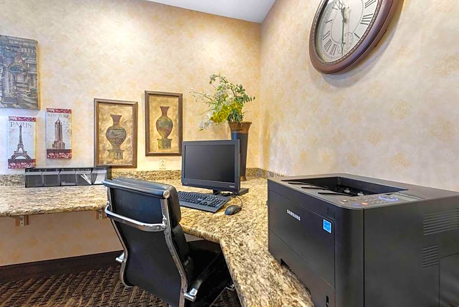 Comfort Suites Findlay I-75 near Sports Complex