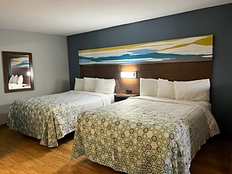 Suite 2 Queen Beds Non-Smoking