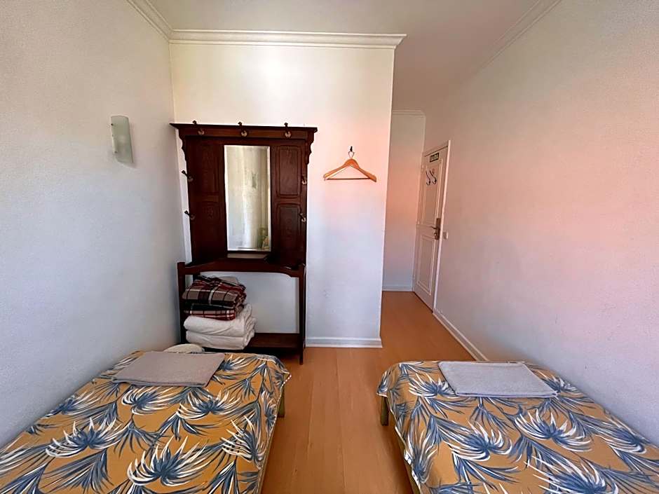 Ljmonade Hostel