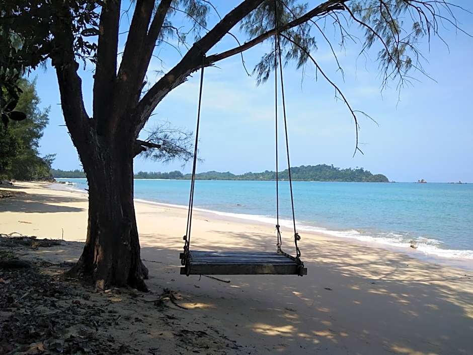 Photo 1 of 12 of Bungalow, Beachfront