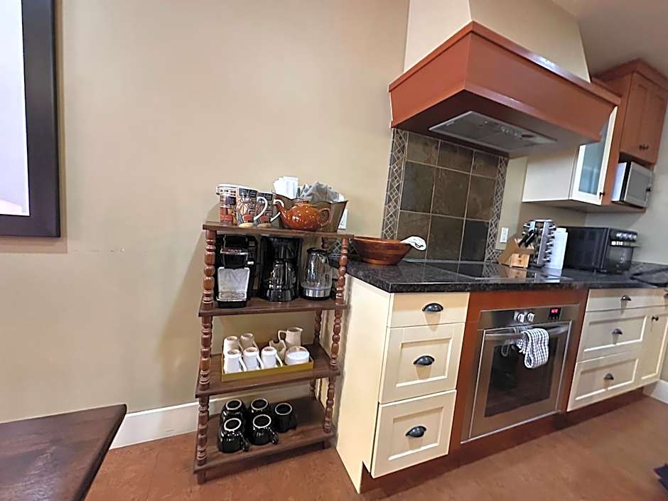 Solara Escape - 2BR Retreat with Pool - Hot Tub - Gym - Spa