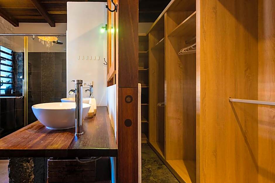 Quaint 4-bedroom Beach Villa in a fishing village