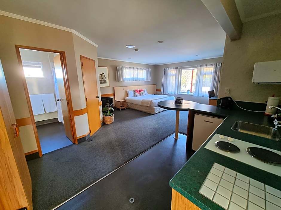 Amross Court