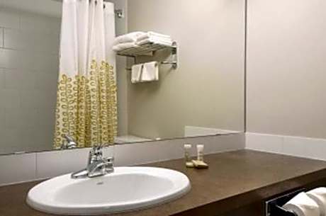 Queen Studio Suite - Non-Smoking