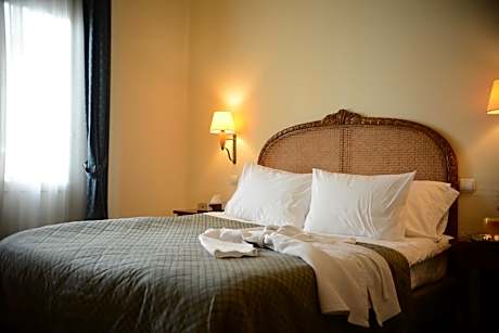 Family Room (2 Adults + 2 Children)