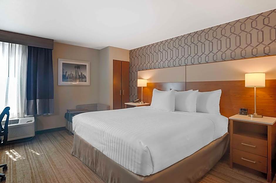 Best Western Plus Commerce Hotel