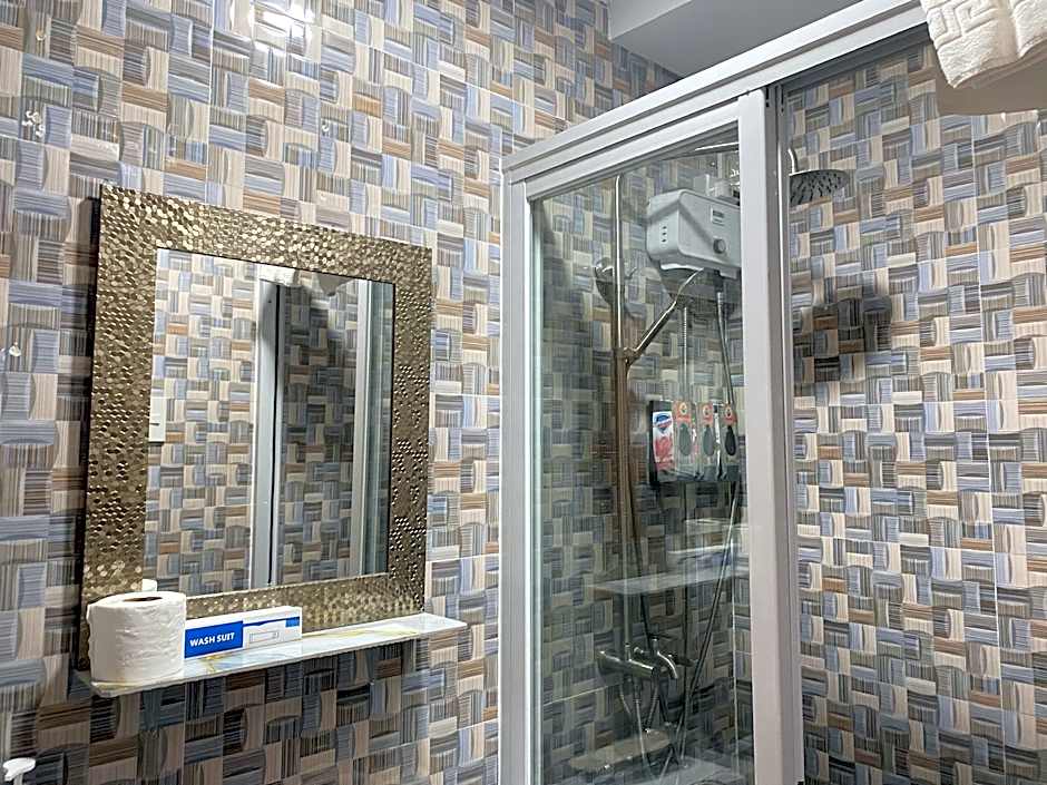 Photo 1 of 7 of Single Private Bathroom