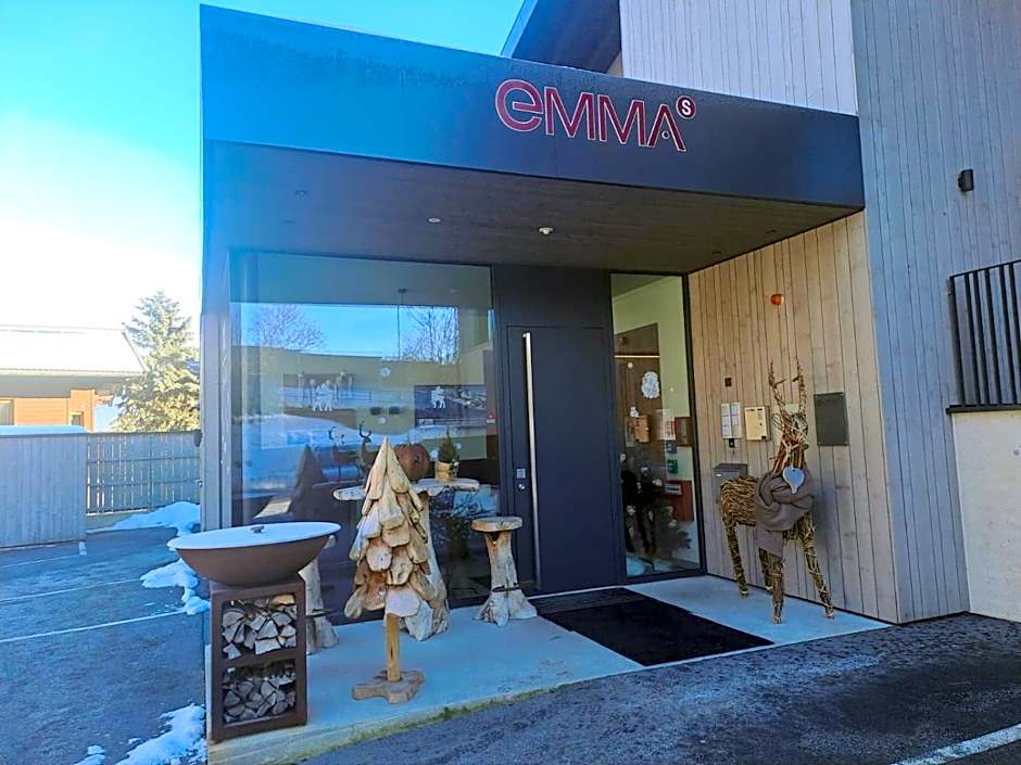 Emma Deluxe Aparthotel direkt beim Skibus ganzjährig beheizter Außenpool