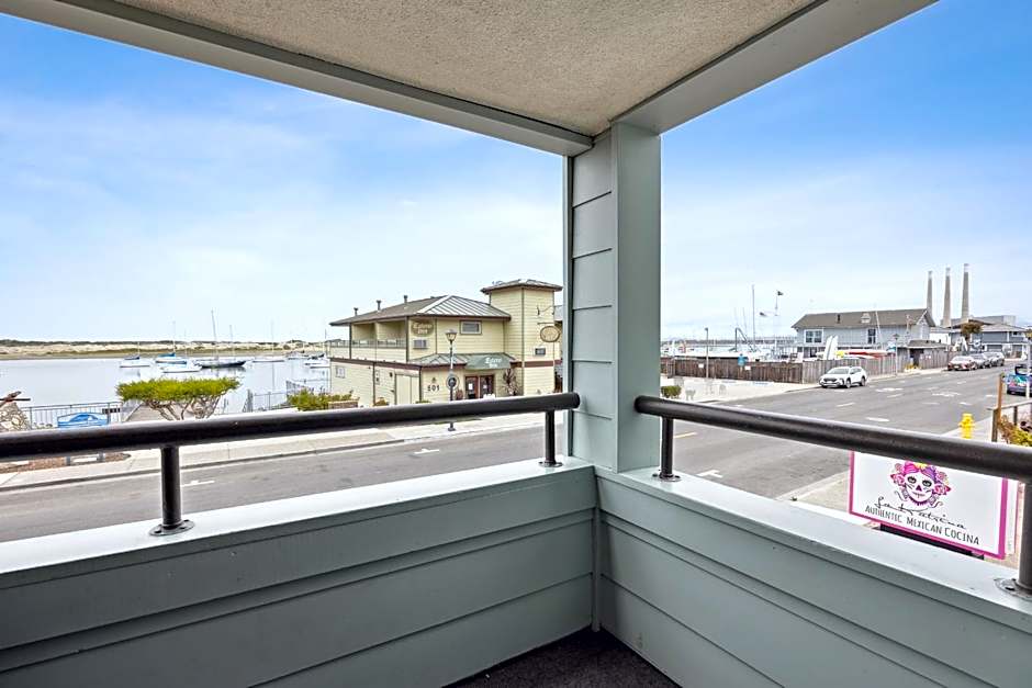 456 Embarcadero Inn & Suites